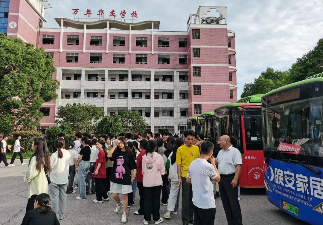 上饶汽运 万年公交圆满完成学业水平测试运输营业